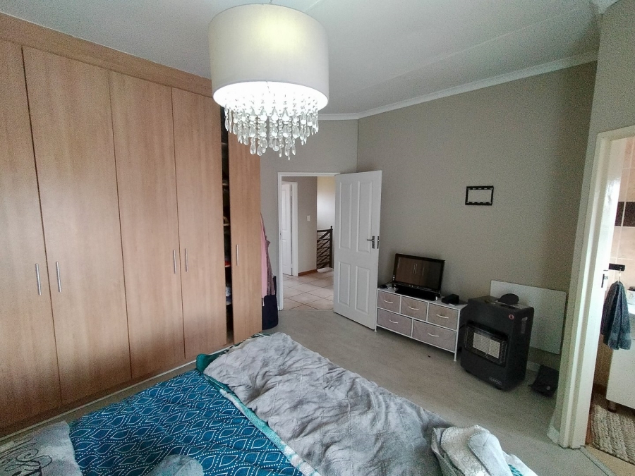 3 Bedroom Property for Sale in Langenhovenpark Free State